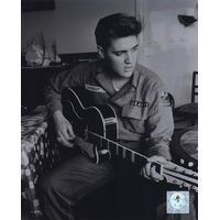 Elvis Presley wearing US Army jacket (#2) Sports Photo (8 x 10)